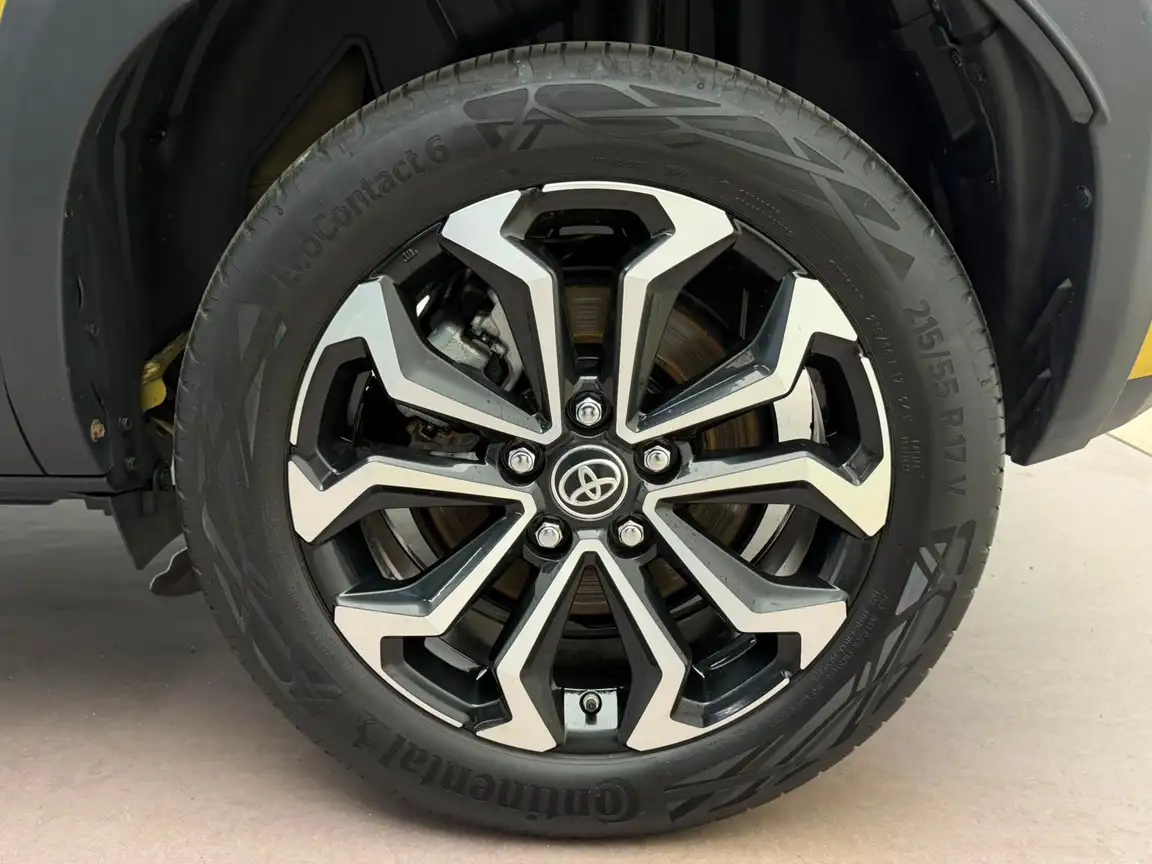 TOYOTA YARIS CROSS