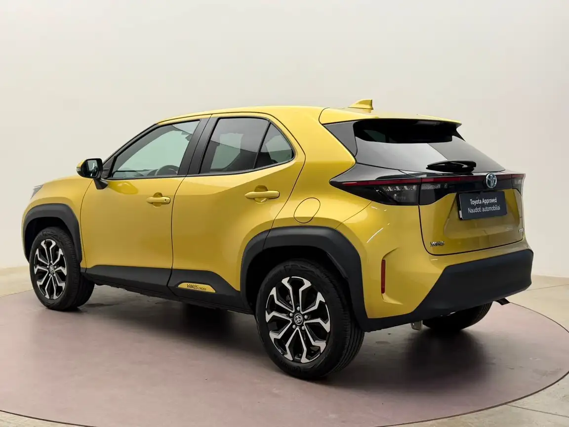 TOYOTA YARIS CROSS