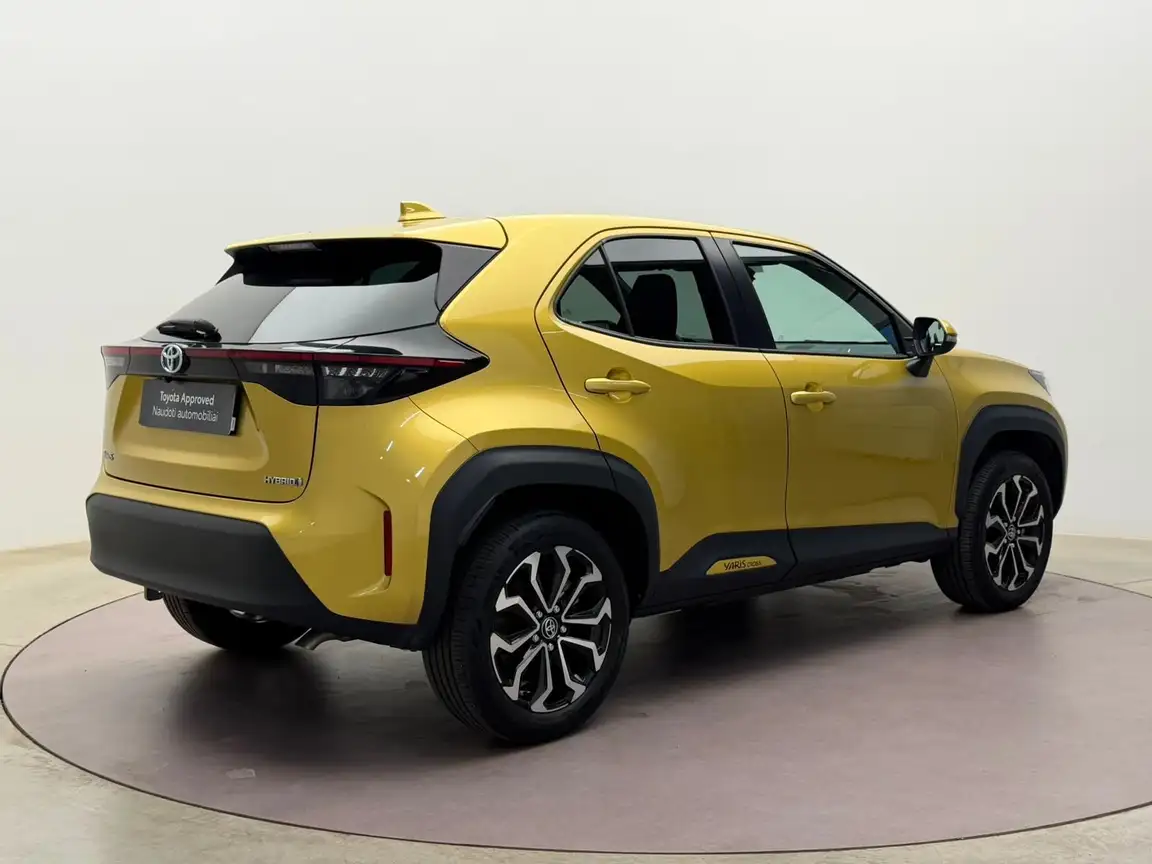 TOYOTA YARIS CROSS
