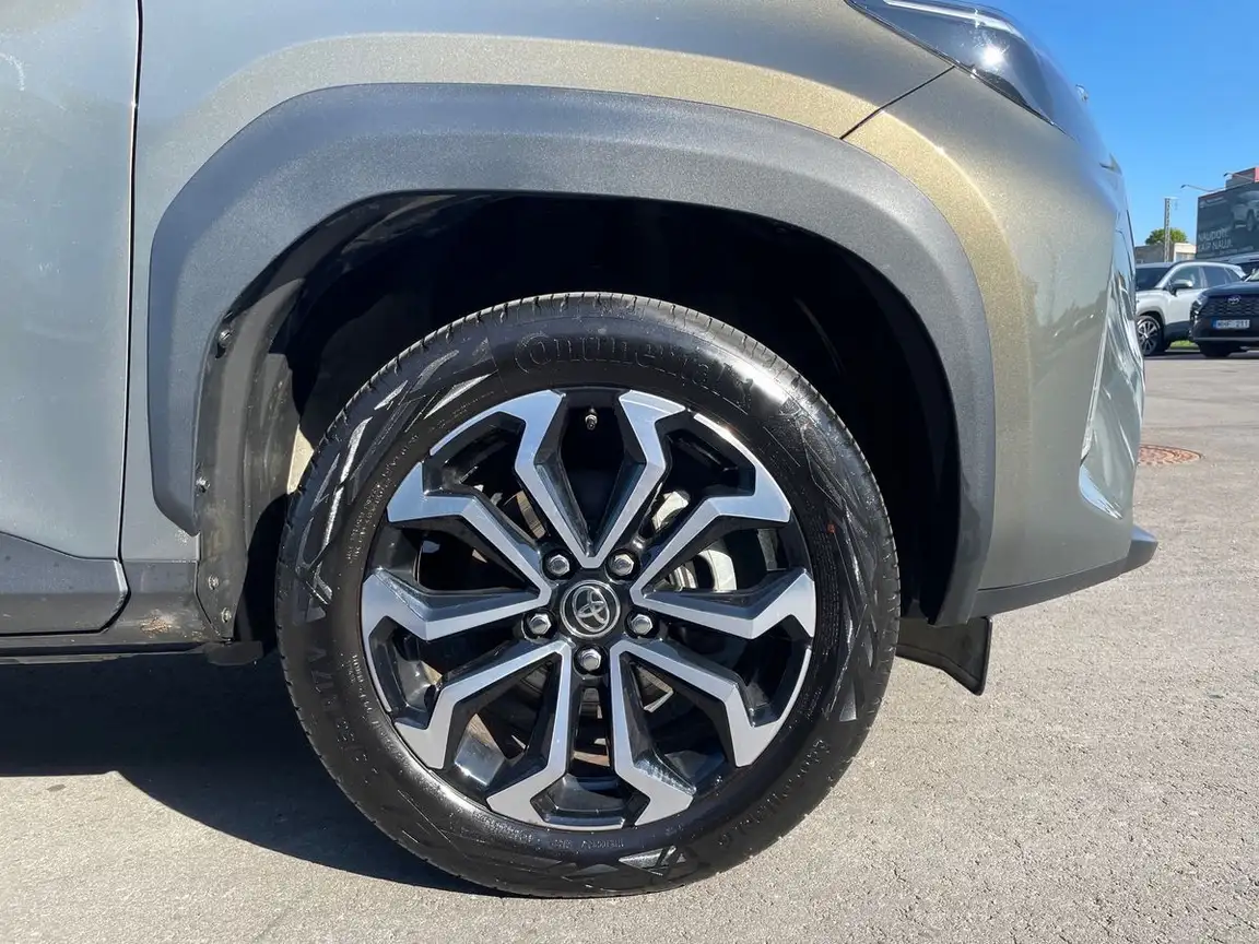 TOYOTA YARIS CROSS