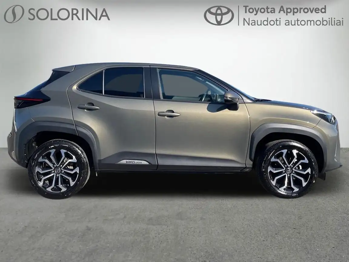 TOYOTA YARIS CROSS