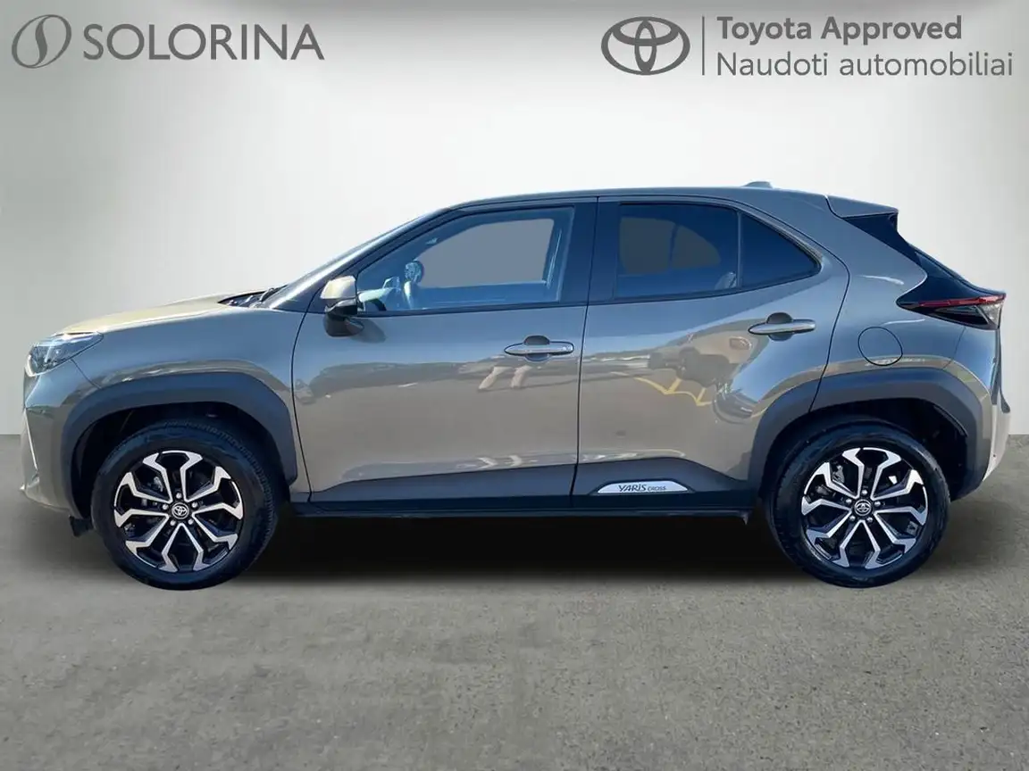 TOYOTA YARIS CROSS