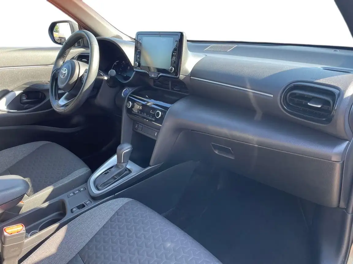 TOYOTA YARIS CROSS