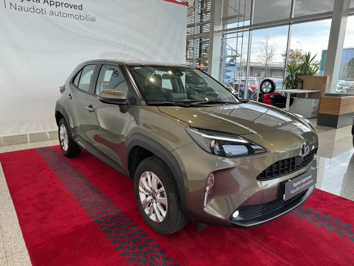 TOYOTA YARIS CROSS