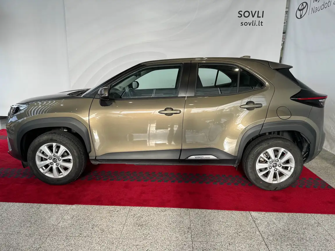 TOYOTA YARIS CROSS