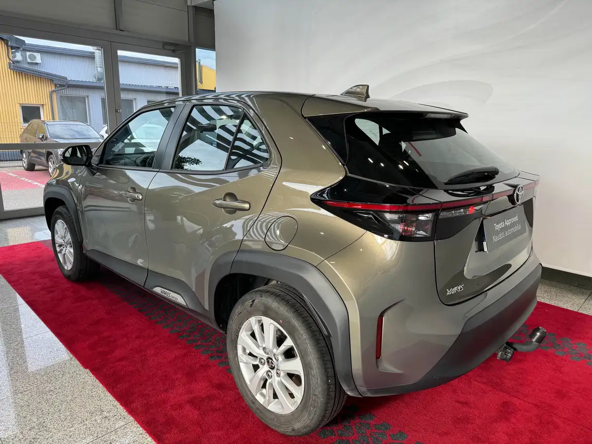 TOYOTA YARIS CROSS