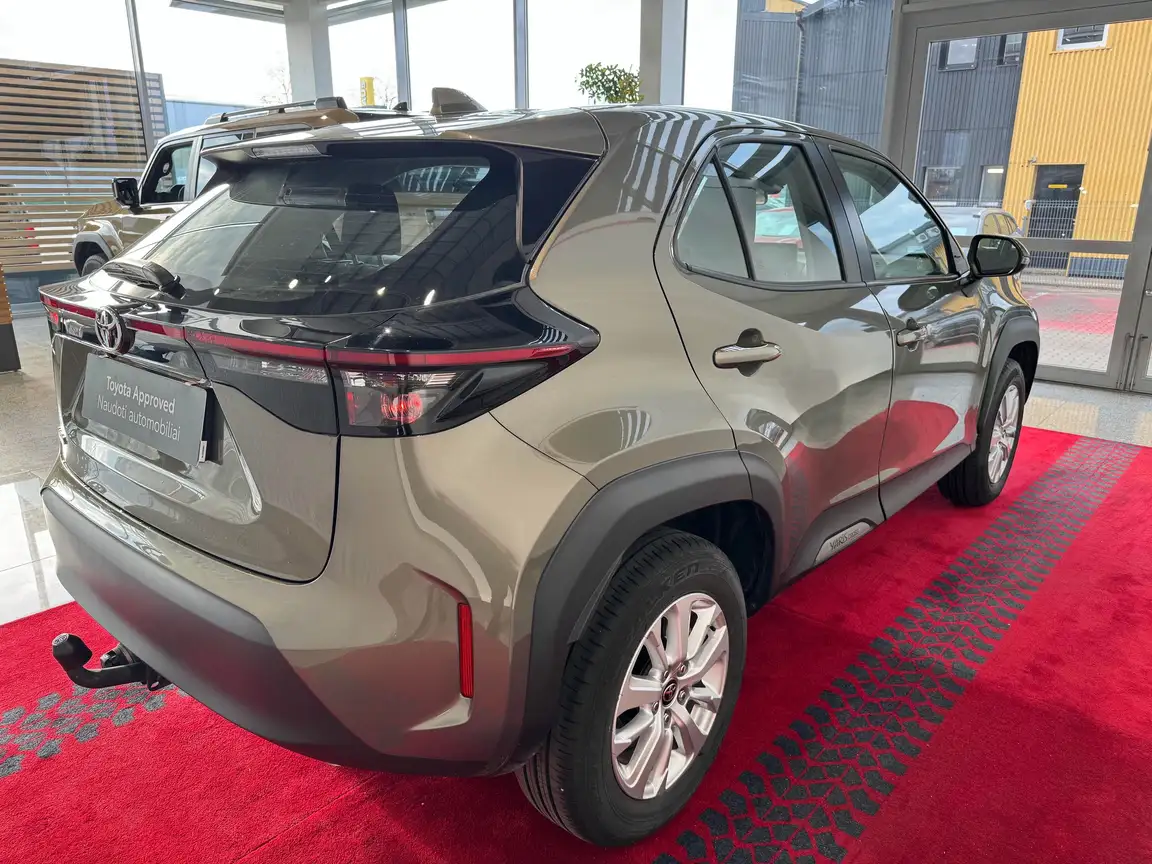 TOYOTA YARIS CROSS