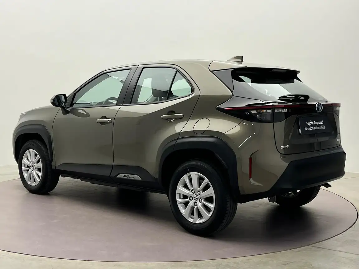 TOYOTA YARIS CROSS