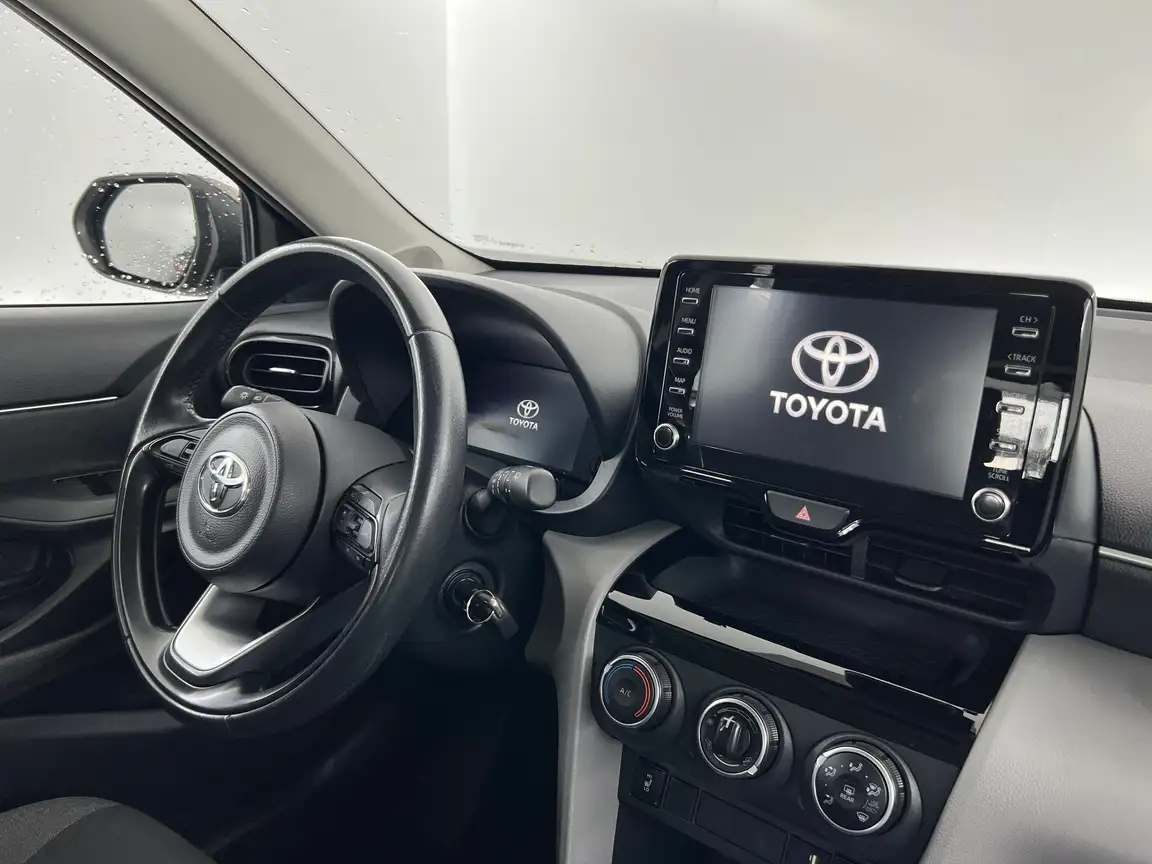 TOYOTA YARIS CROSS