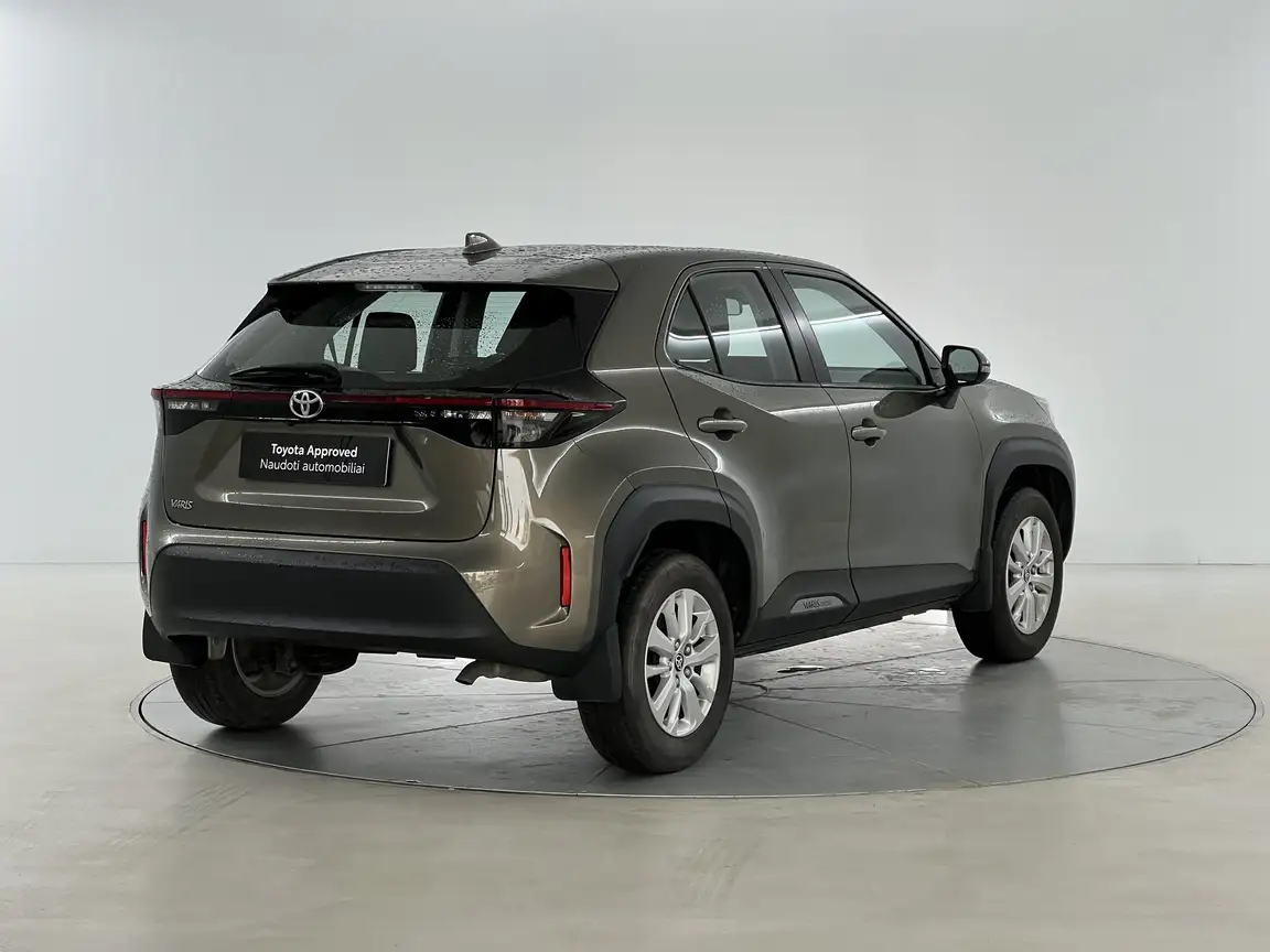 TOYOTA YARIS CROSS