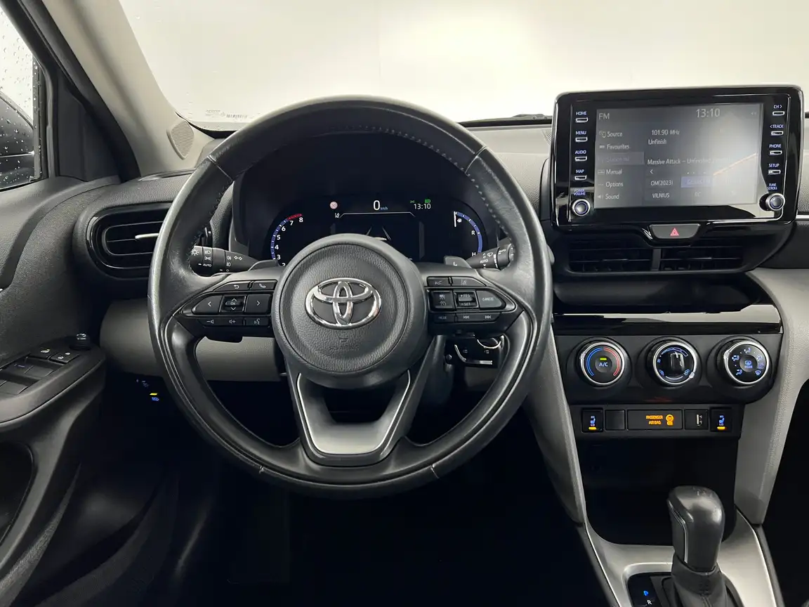 TOYOTA YARIS CROSS