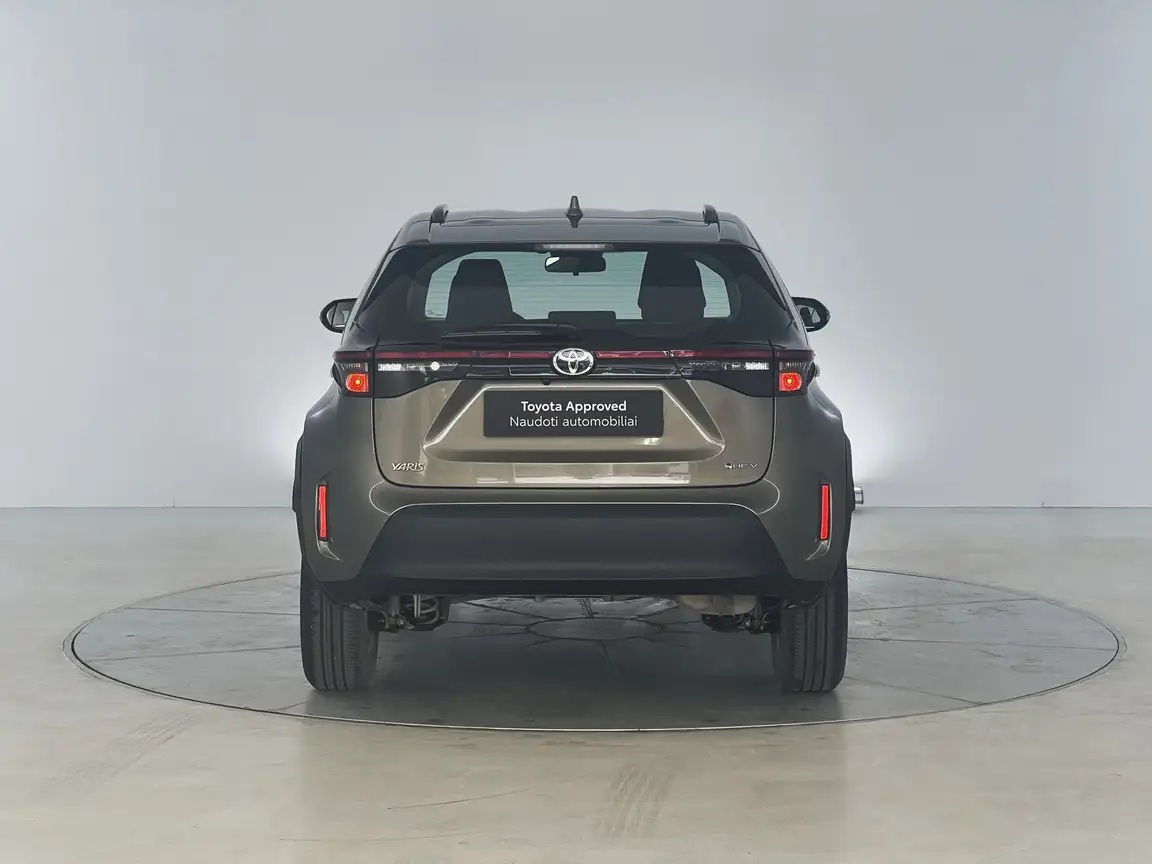 TOYOTA YARIS CROSS