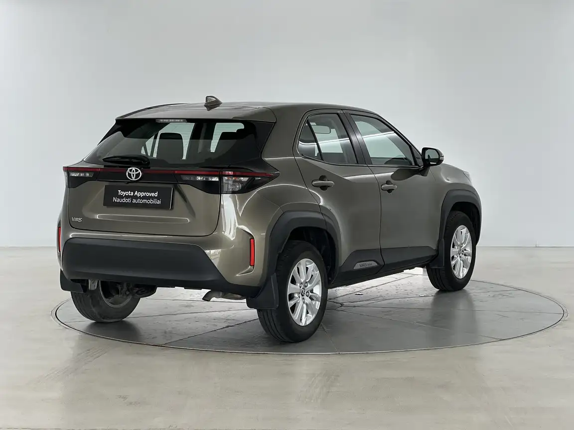 TOYOTA YARIS CROSS