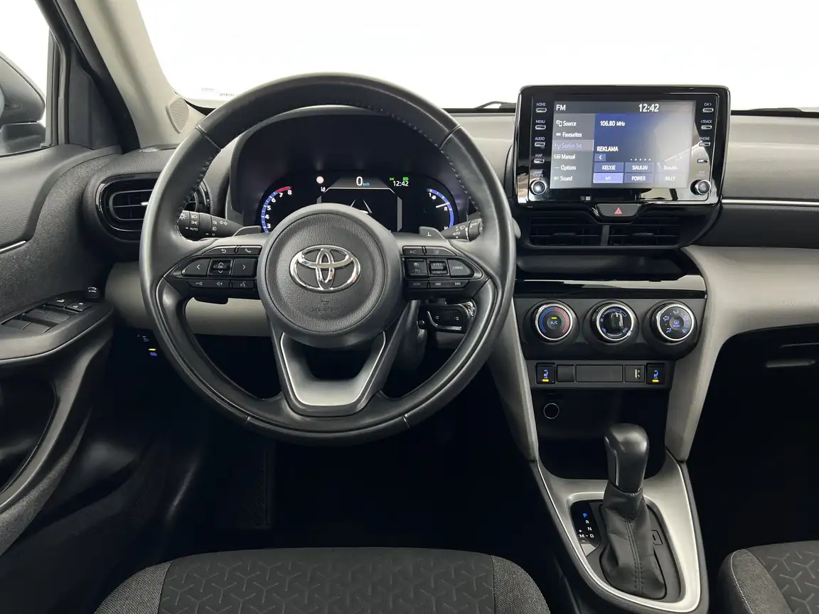 TOYOTA YARIS CROSS