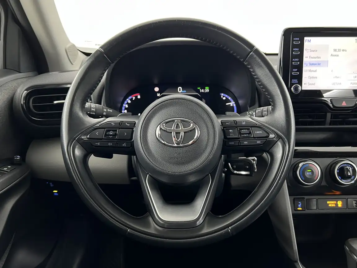 TOYOTA YARIS CROSS