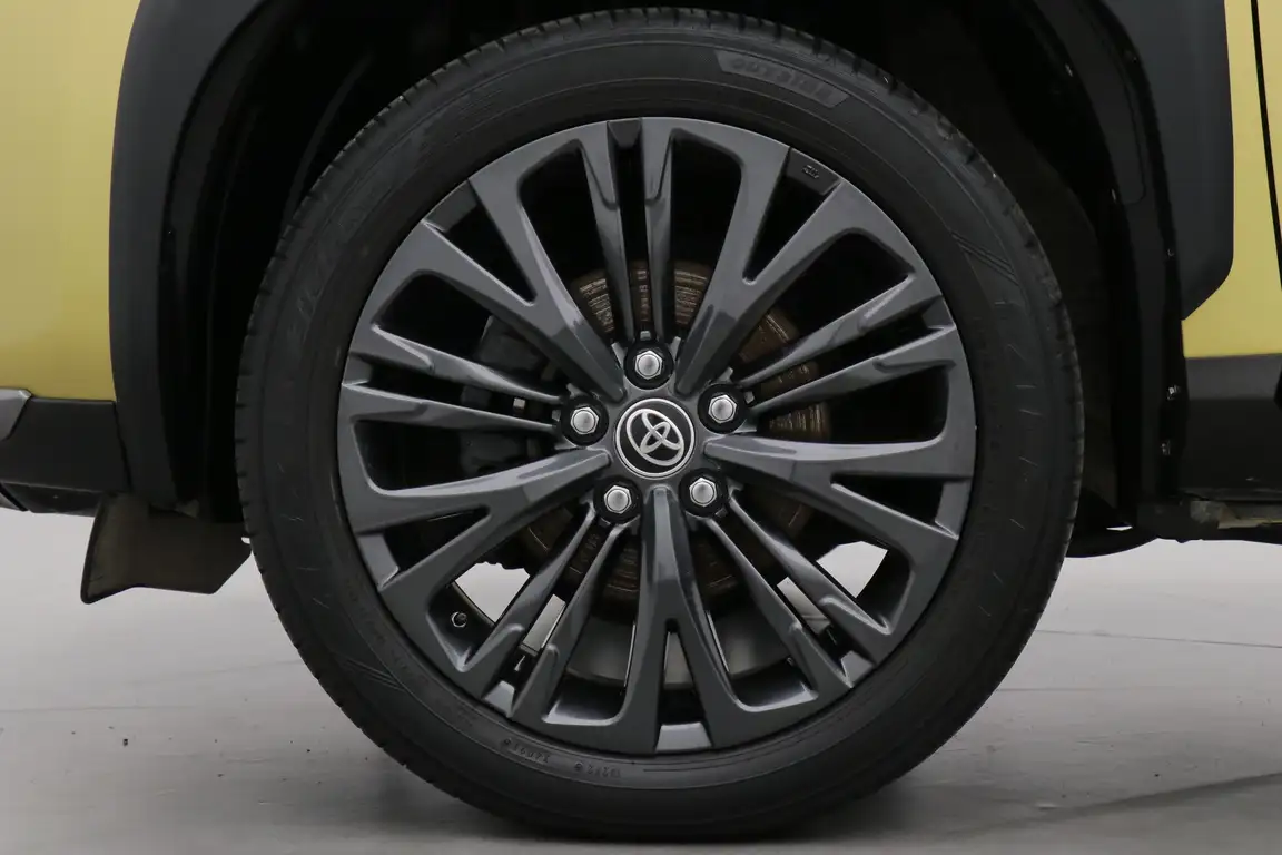 TOYOTA YARIS CROSS