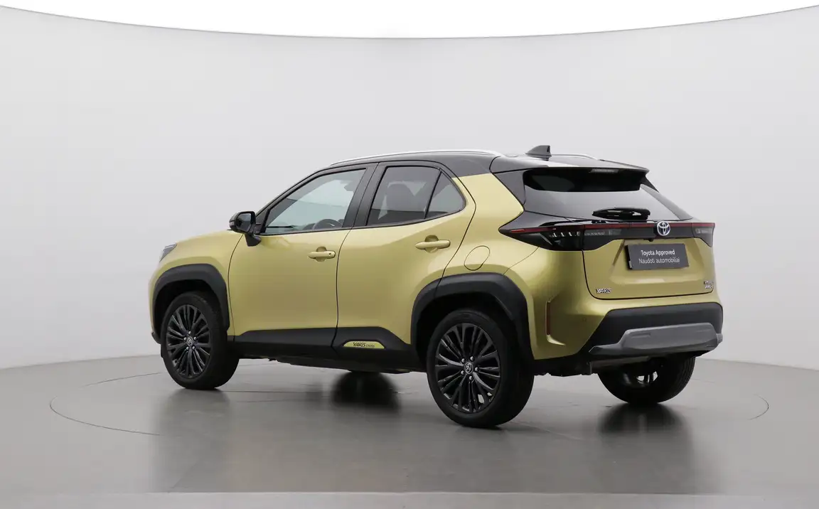 TOYOTA YARIS CROSS