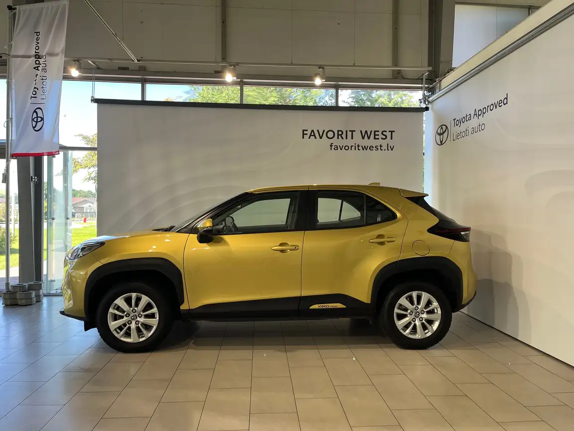 TOYOTA YARIS CROSS