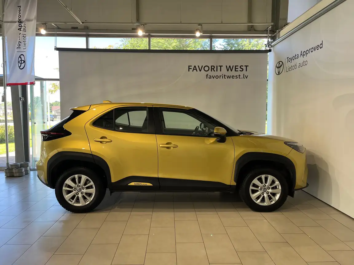 TOYOTA YARIS CROSS