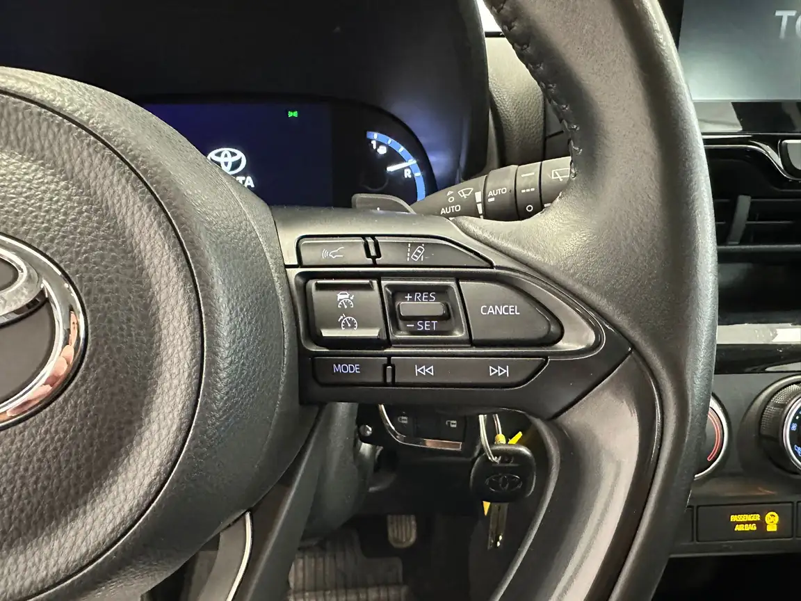 TOYOTA YARIS CROSS