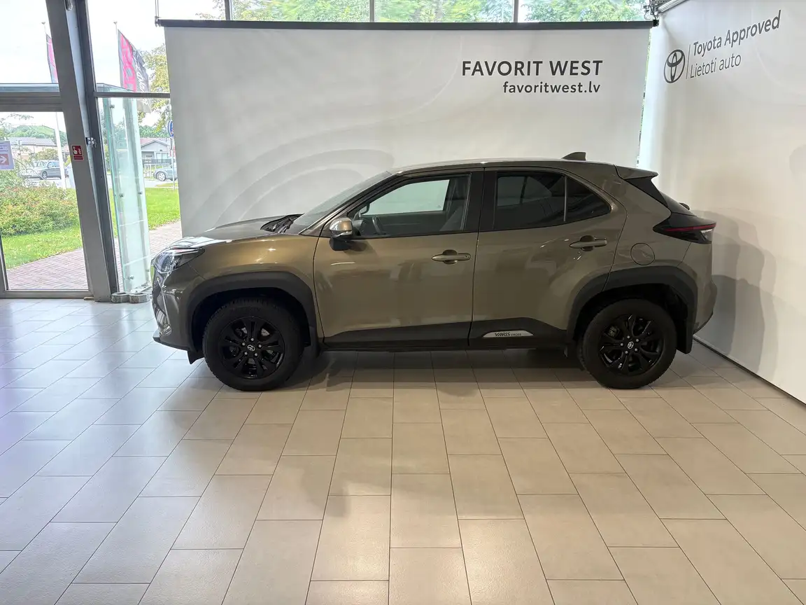 TOYOTA YARIS CROSS