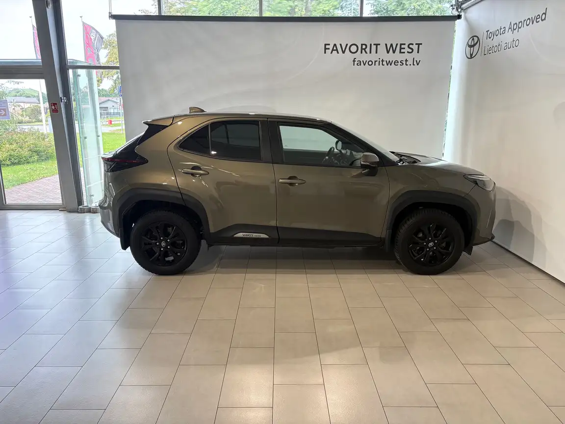 TOYOTA YARIS CROSS
