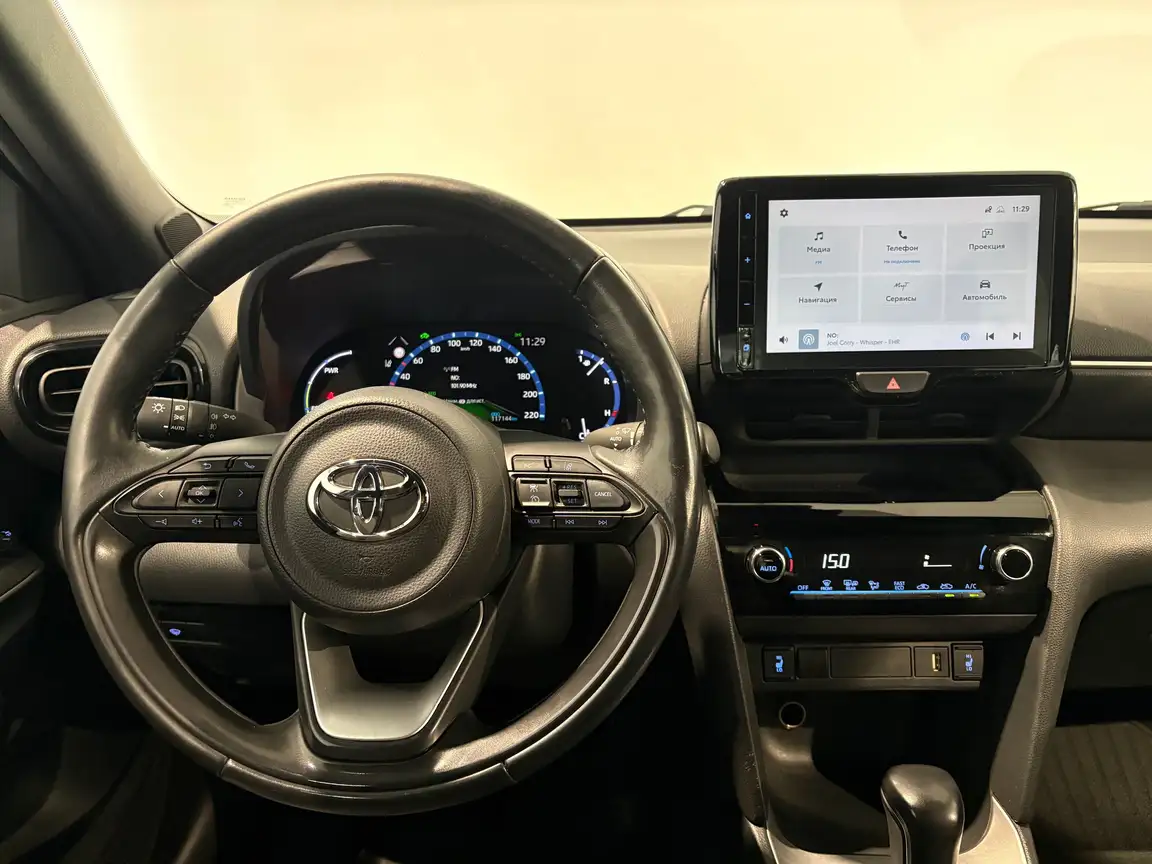TOYOTA YARIS CROSS