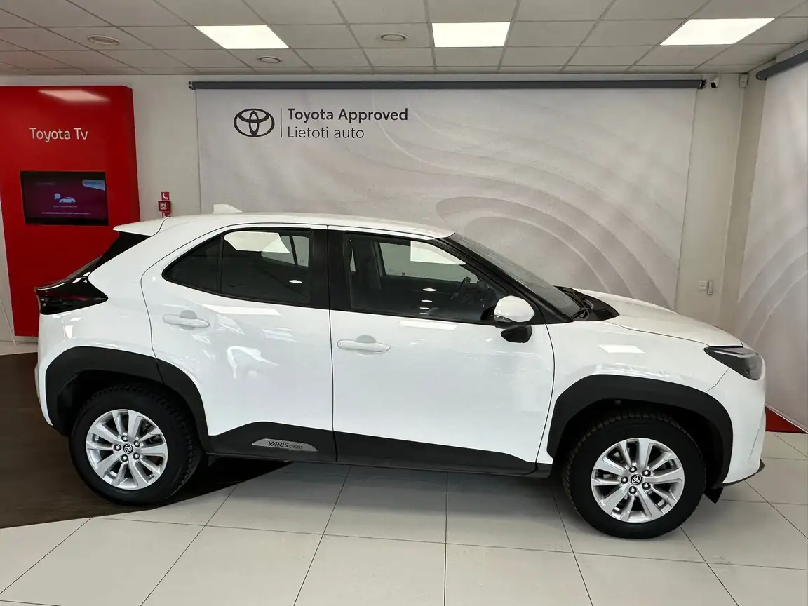 TOYOTA YARIS CROSS