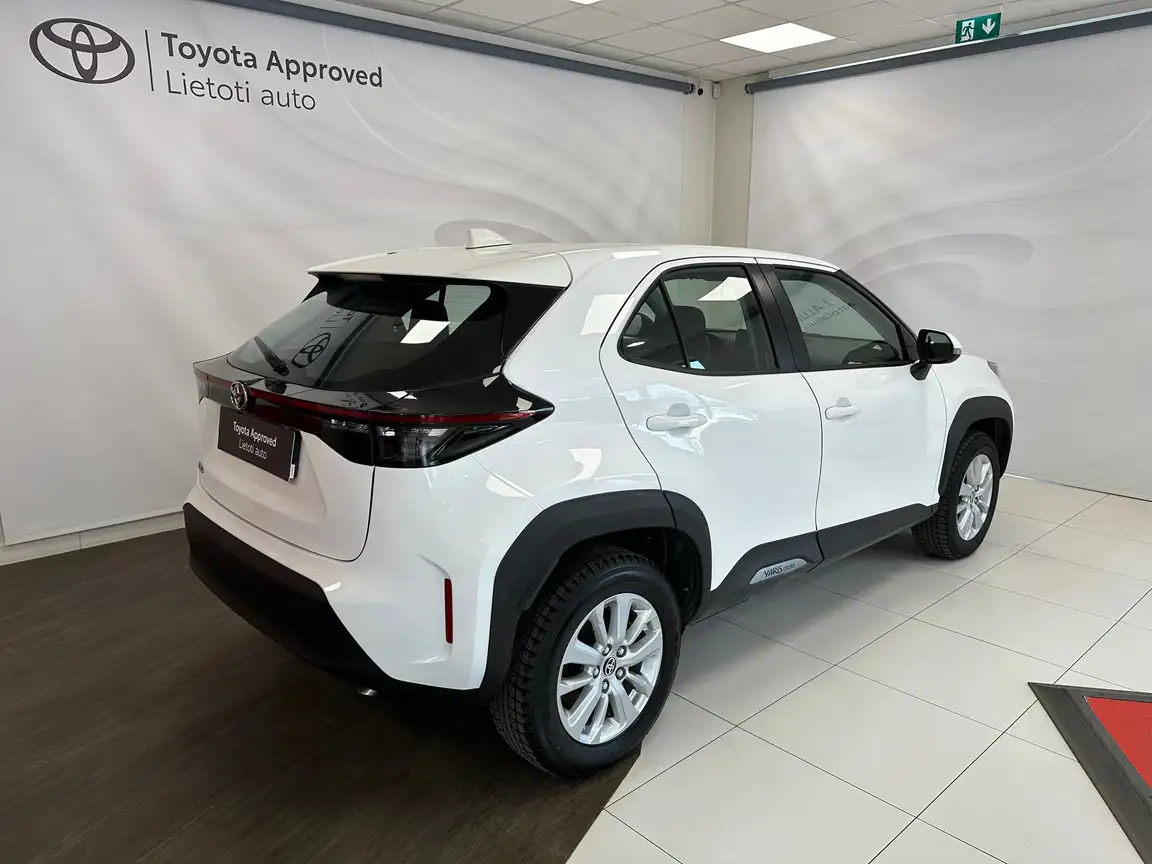 TOYOTA YARIS CROSS