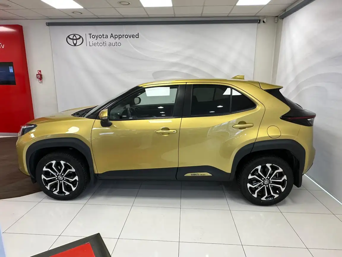 TOYOTA YARIS CROSS