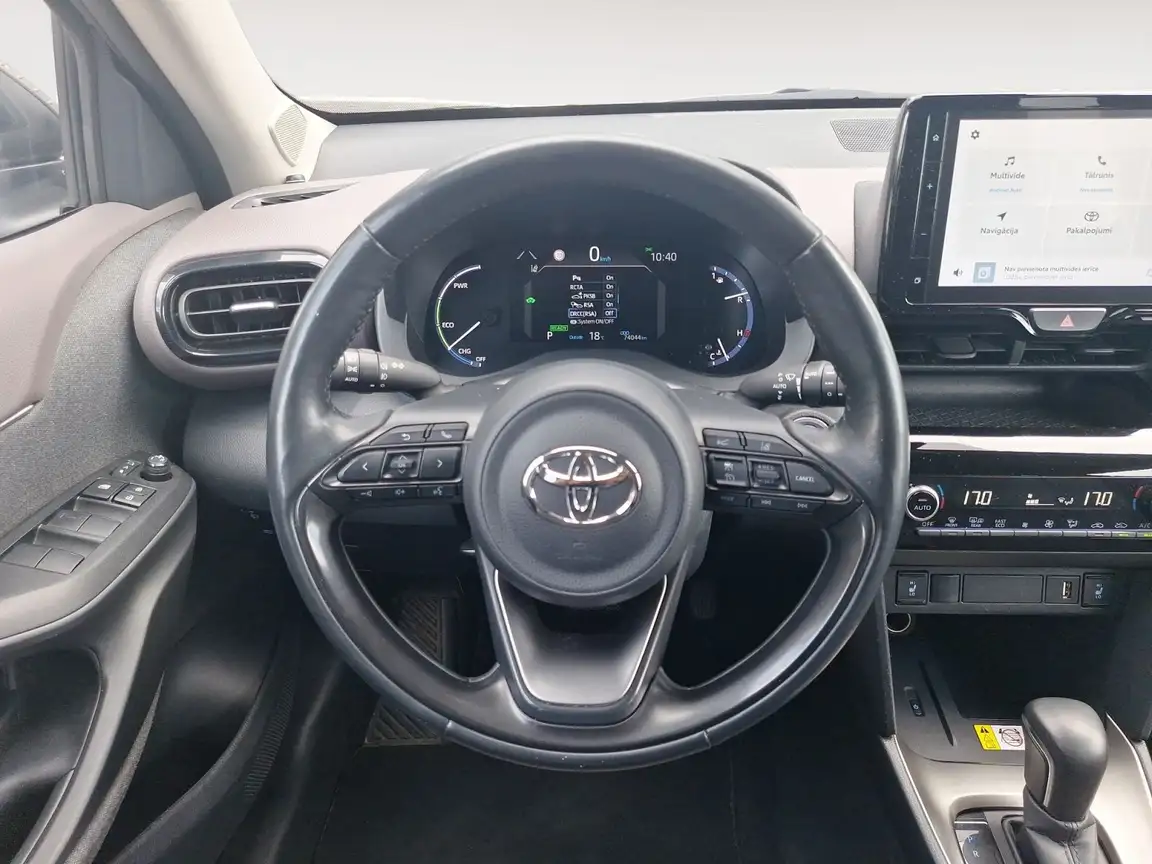 TOYOTA YARIS CROSS