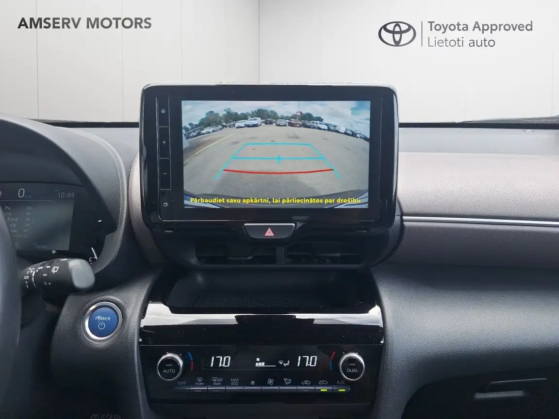 TOYOTA YARIS CROSS