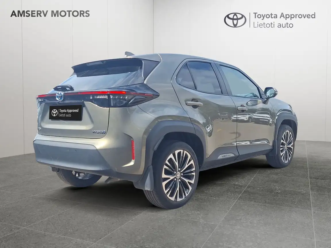 TOYOTA YARIS CROSS