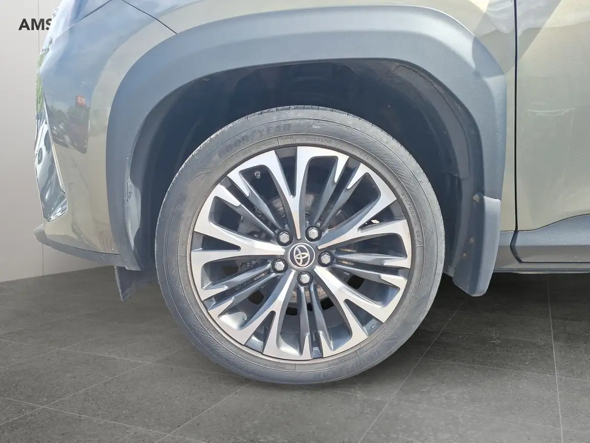 TOYOTA YARIS CROSS