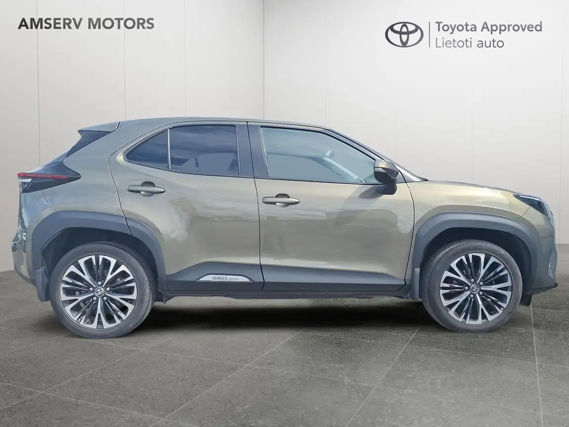TOYOTA YARIS CROSS