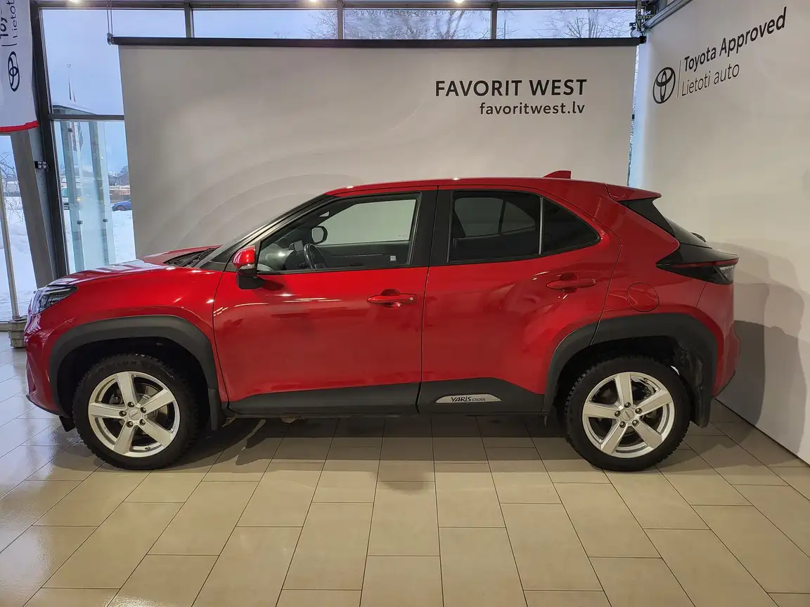 TOYOTA YARIS CROSS