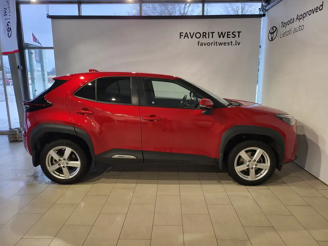 TOYOTA YARIS CROSS