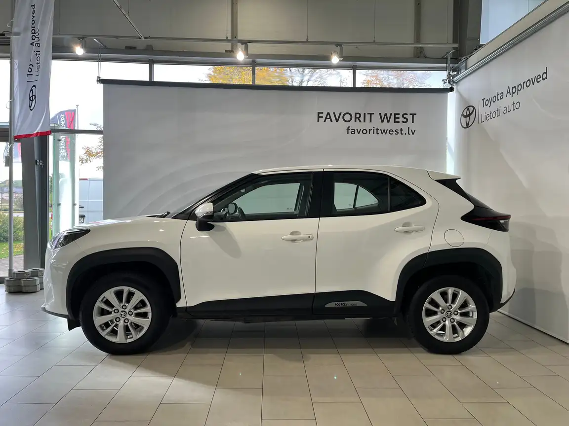 TOYOTA YARIS CROSS
