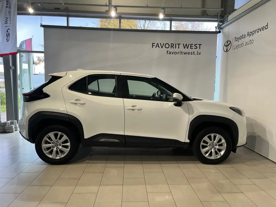 TOYOTA YARIS CROSS