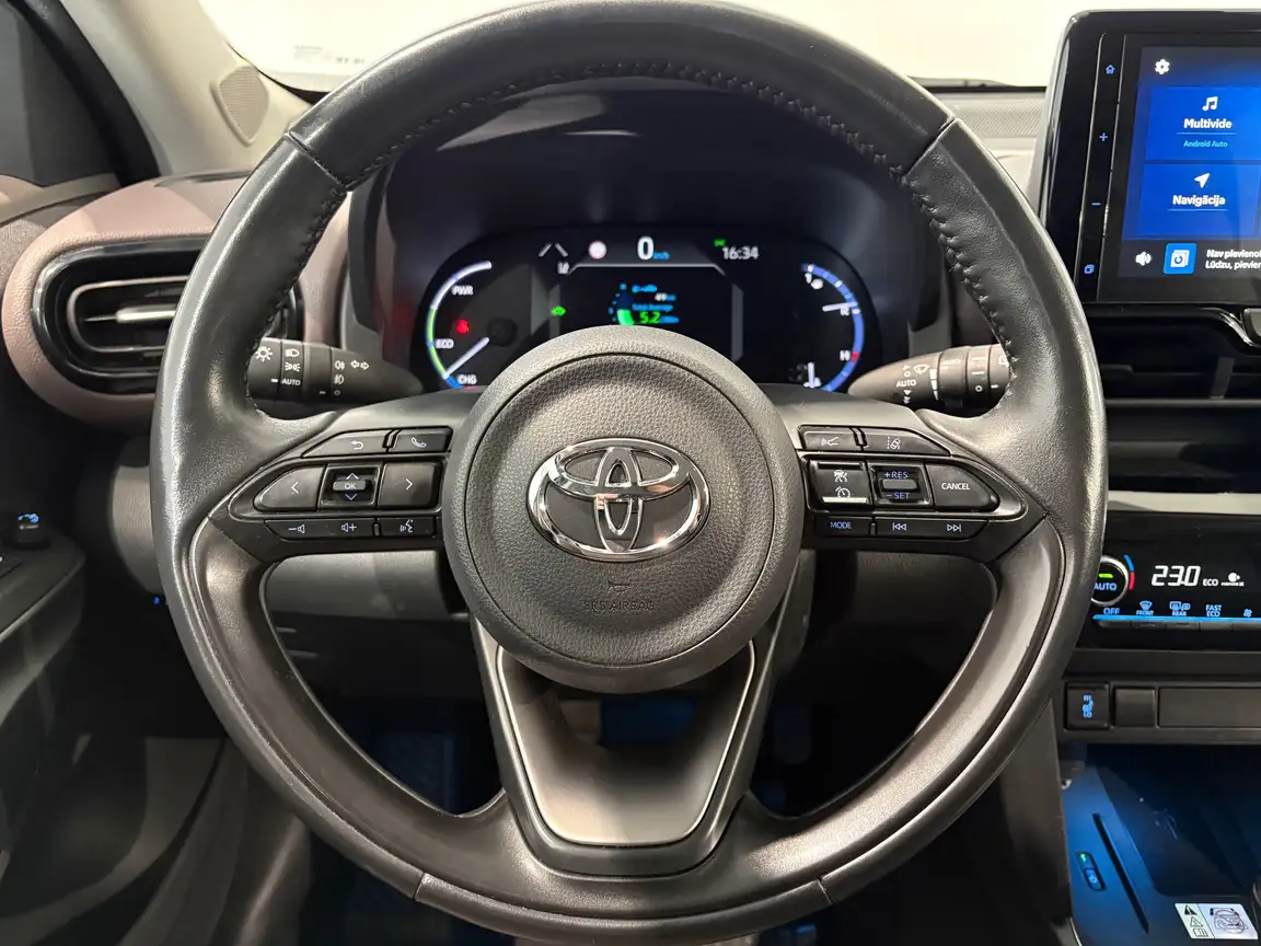 TOYOTA YARIS CROSS