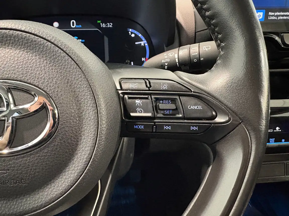 TOYOTA YARIS CROSS