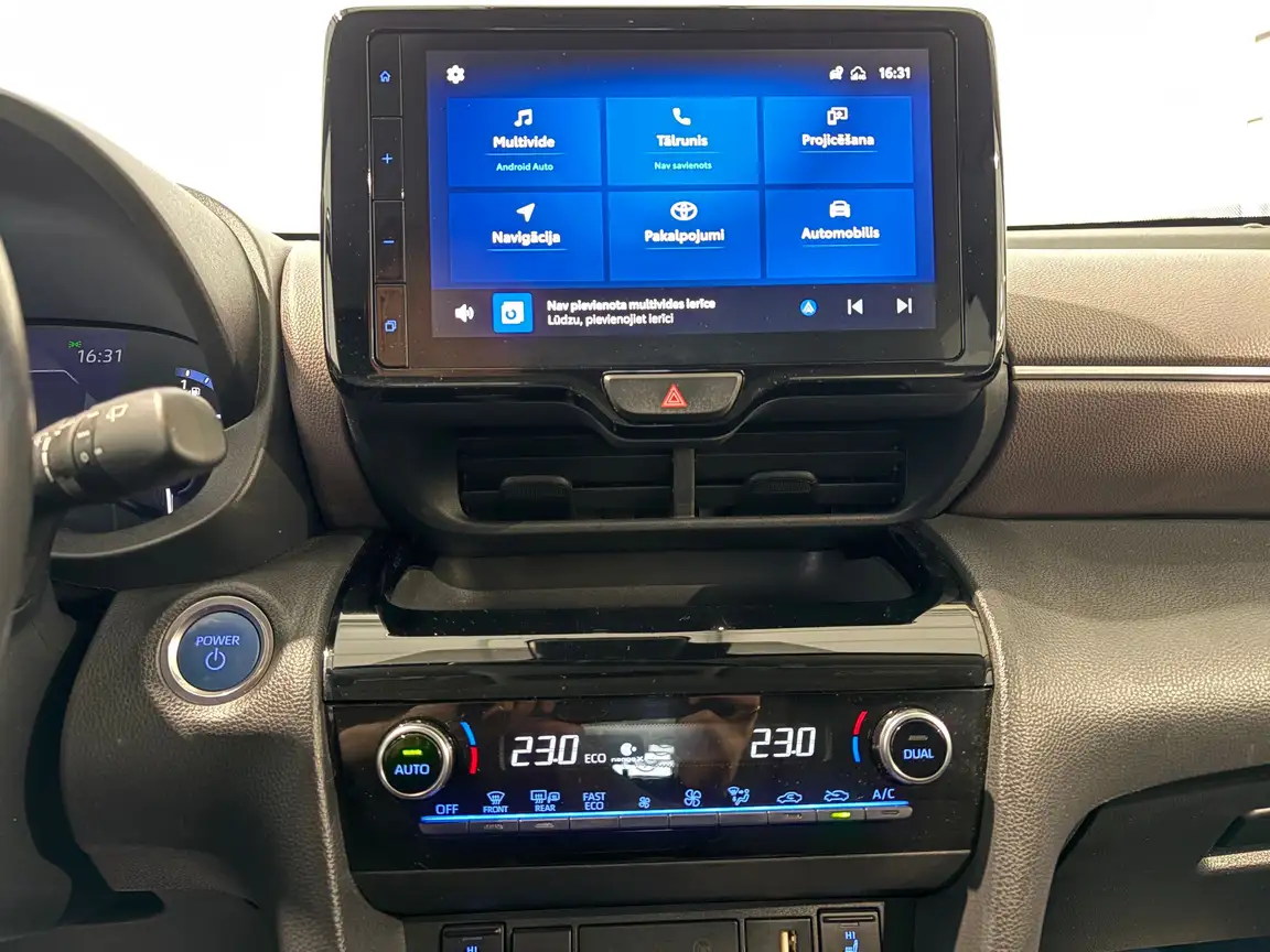 TOYOTA YARIS CROSS