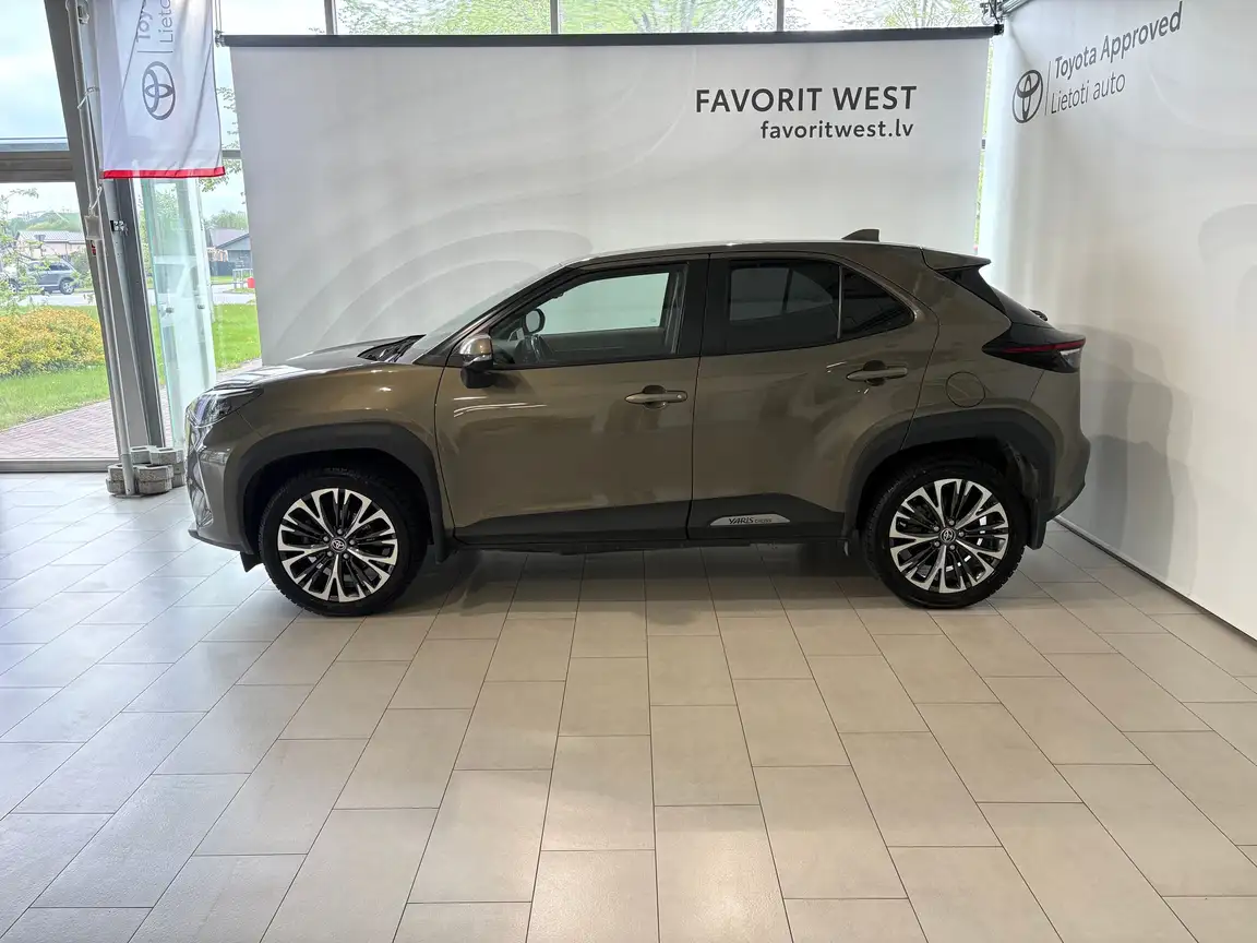 TOYOTA YARIS CROSS