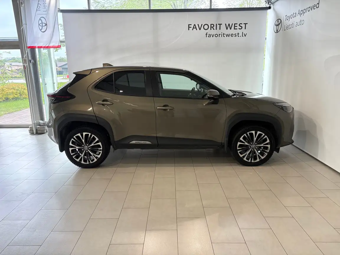 TOYOTA YARIS CROSS