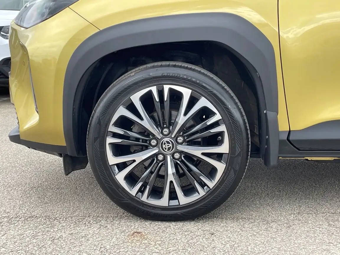TOYOTA YARIS CROSS