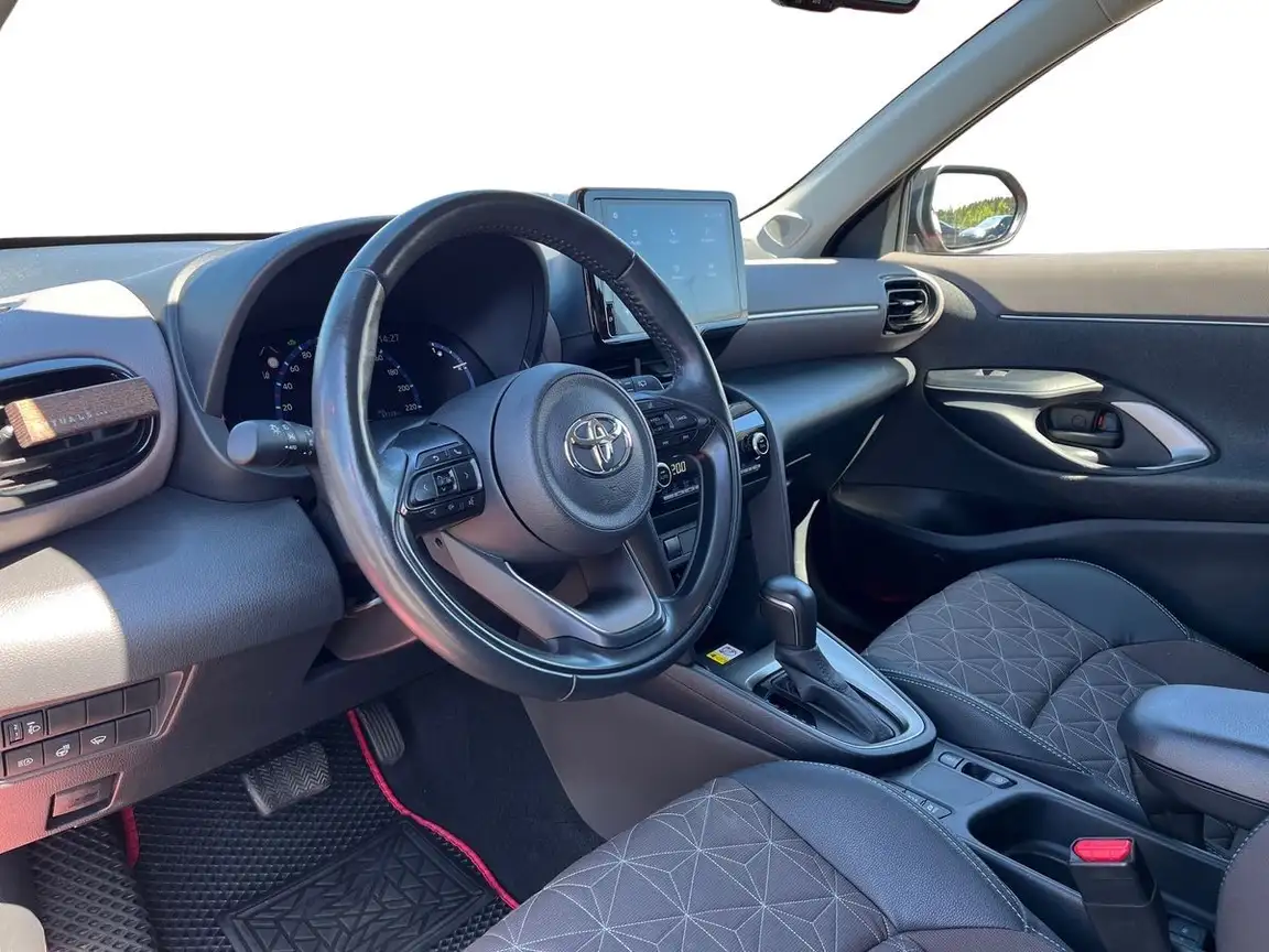 TOYOTA YARIS CROSS