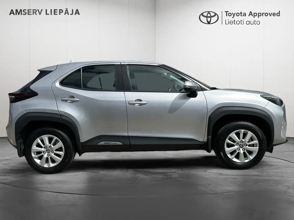 TOYOTA YARIS CROSS