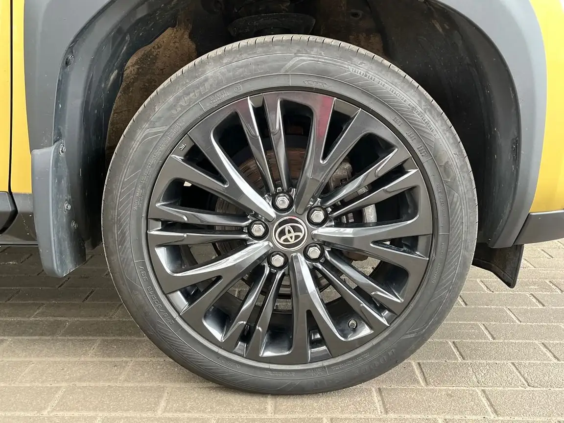TOYOTA YARIS CROSS