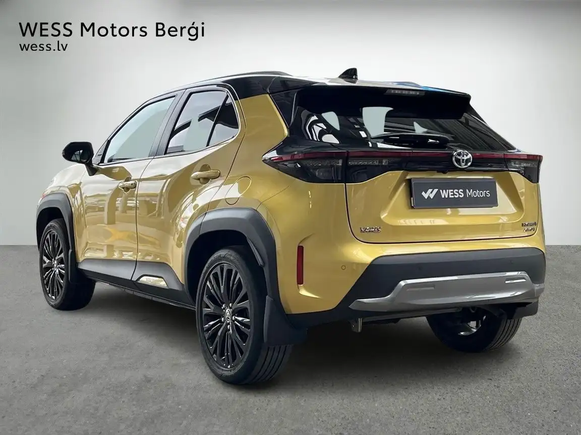 TOYOTA YARIS CROSS
