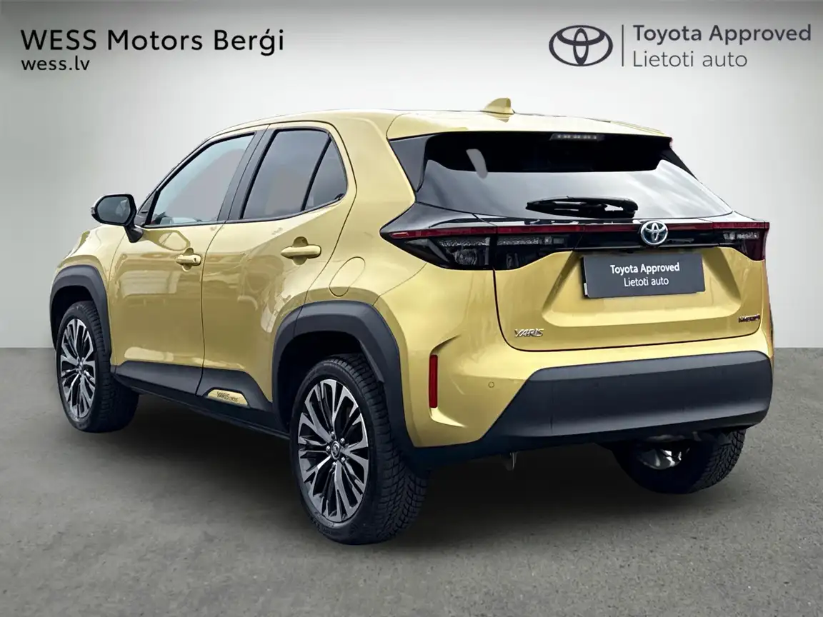 TOYOTA YARIS CROSS